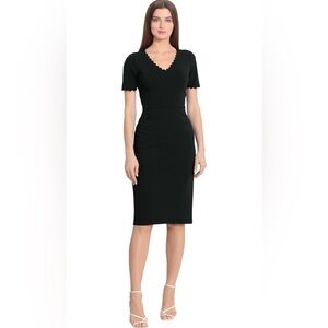 Maggy London Women's Scallop Trim V-Neck and Short Sleeve Size 6